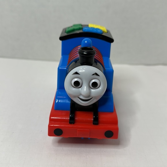 2012 Thomas the Train Trackmaster Gullane Talking Moving Motorized Train Y9914 - Picture 3 of 7